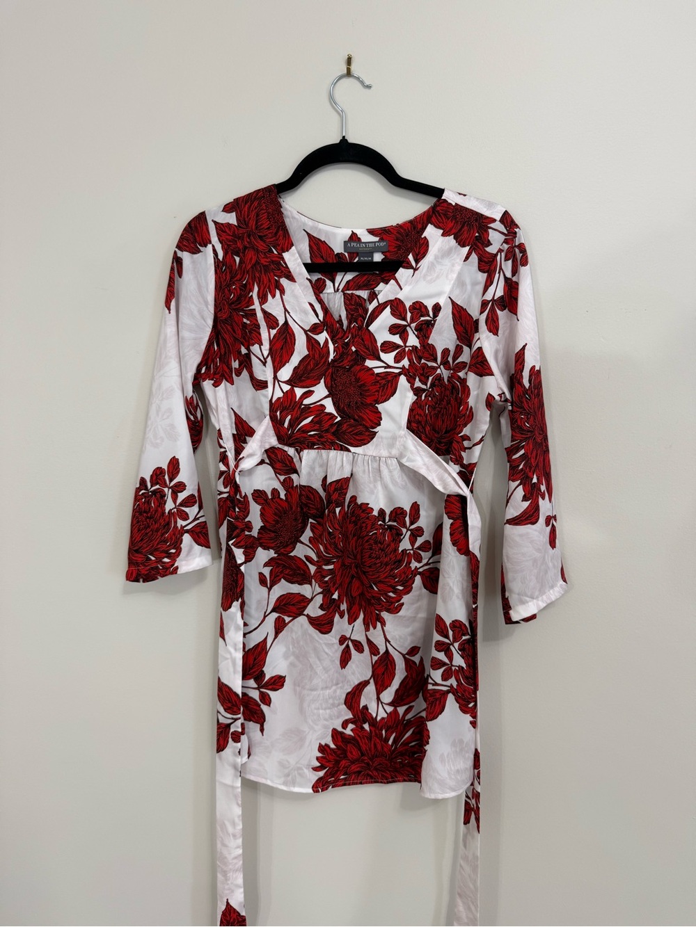 A Pea in the Pod Maternity Tie Dress Floral Red Size M Soft and Lightweight EUC